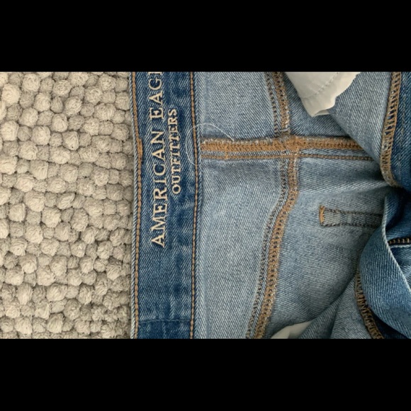 American Eagle MOM or BOYFRIEND JEANS - Picture 2 of 4